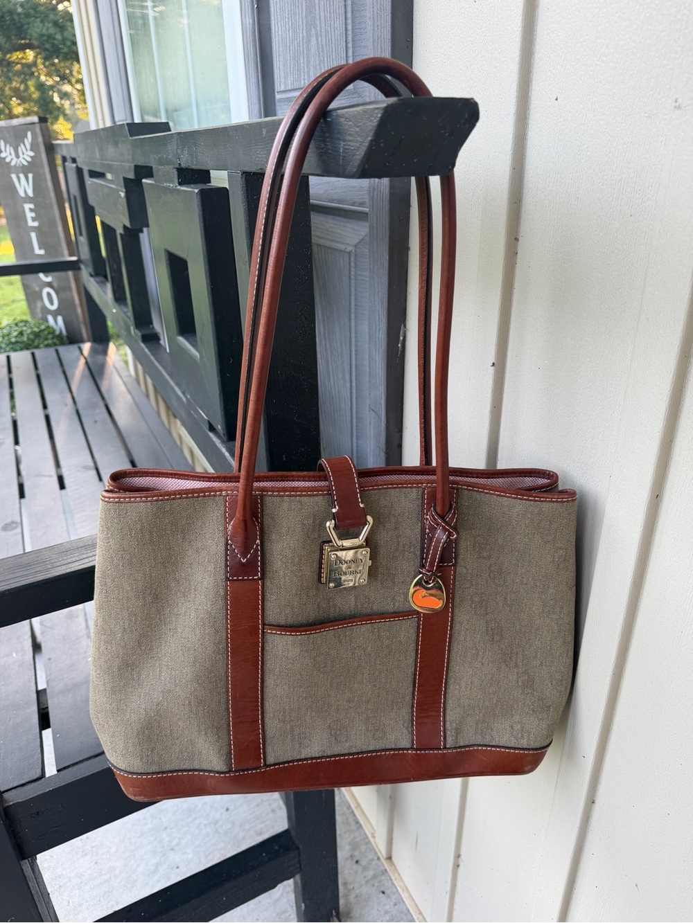DOONEY & BOURKE Khaki
BROWN SIGNATURE LEATHER
TRIM ACCENT GOLD CLIP TOTE ~
XLNT!